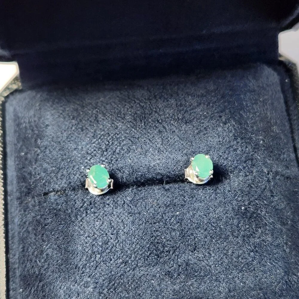 VTG Natural Emeralds in 925 Setting Stud Earrings Petite - Picture 5 of 8